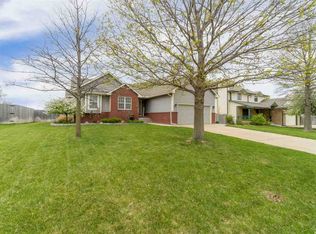 169 Peachwood Dr, Haysville, KS 67060