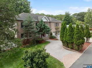 104 Montvale Ave, Montvale, NJ 07645