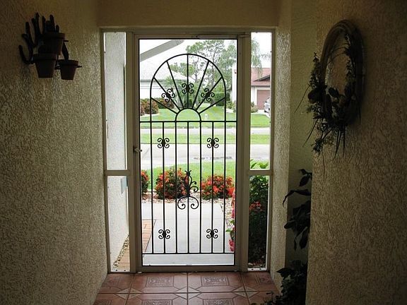 3rd image of 12456 SW Kingsway Cir