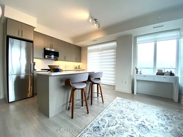 212 King William St #903, Hamilton, ON L8R 1B1