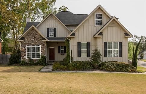 Great Curb Appeal!