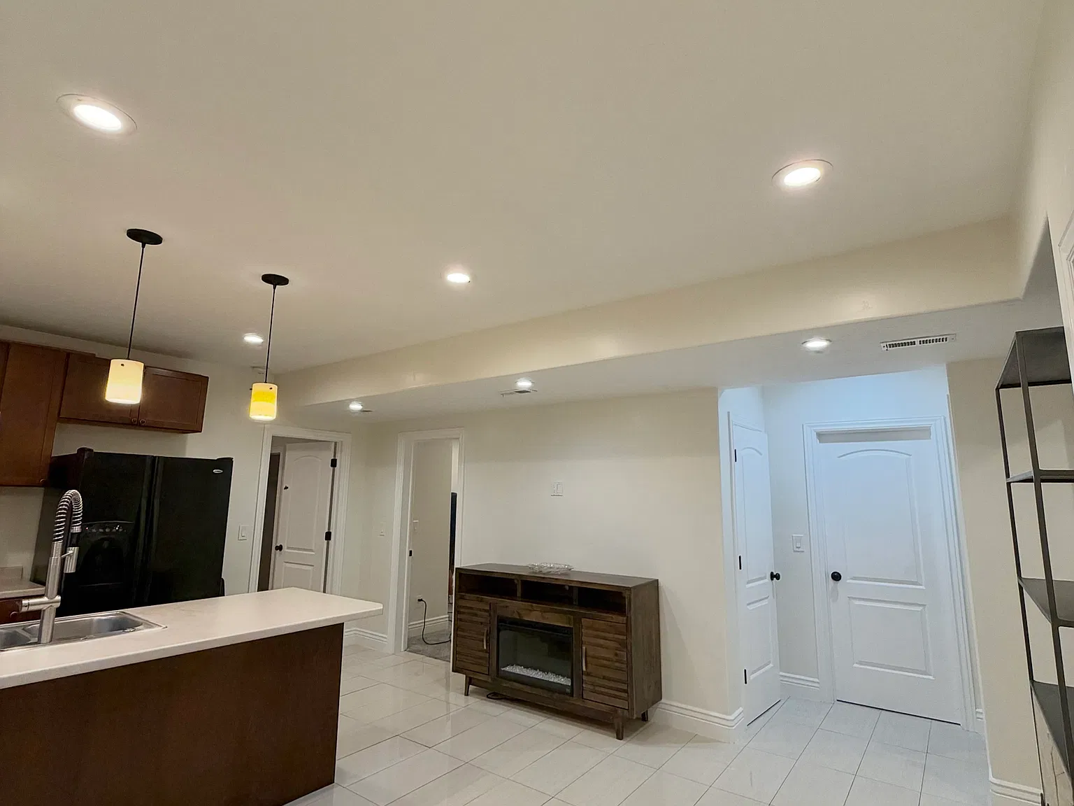 3 bed, 1300 sqft, $750 — Photo 2