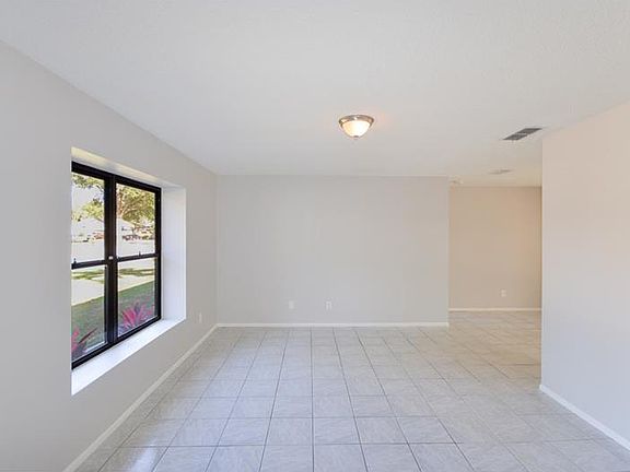 4th image of 7608 Gramercy Dr