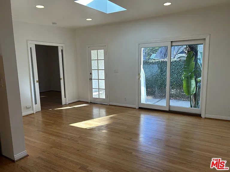 8711 Sherwood Dr — Photo 6