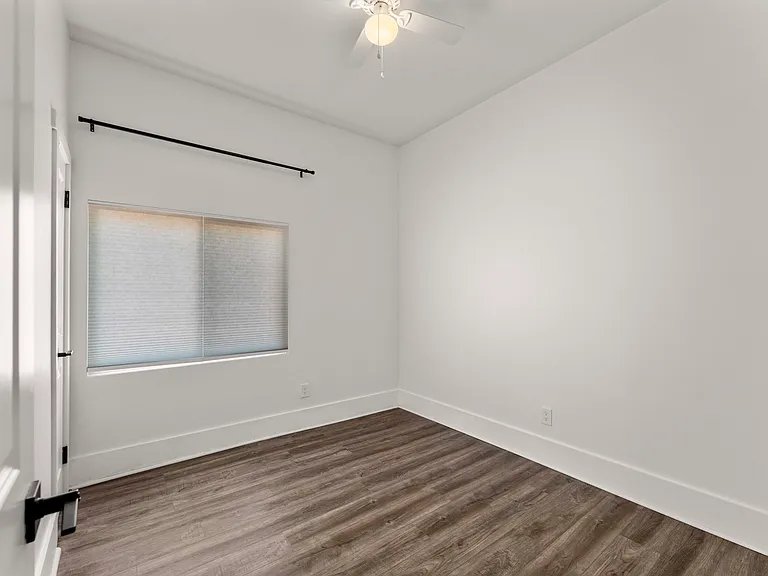 203 Nelson St — Photo 22