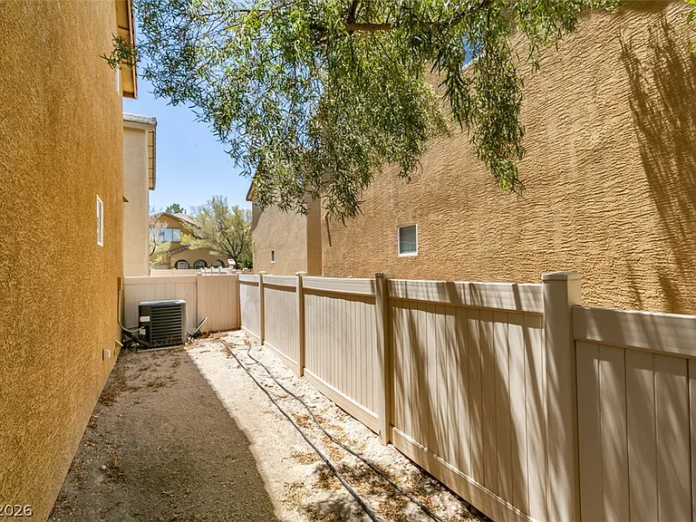 6779 Windingwood St — Photo 35