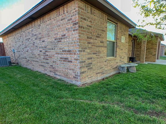 3rd image of 2105 Hadley Dr
