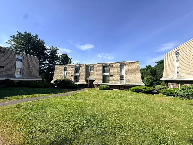 1188 Middle Tpke W — Photo 9