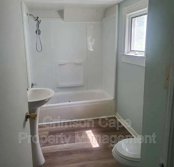 108 Grove St #2 — Photo 6