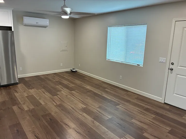 3263 Grande Vista Ave — Photo 9