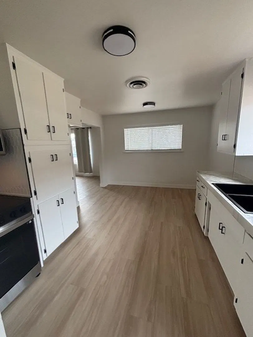 Renovated 3 Bedroom Taft Home with New Appliances, Central A/C & Washer/Dryer — Photo 3
