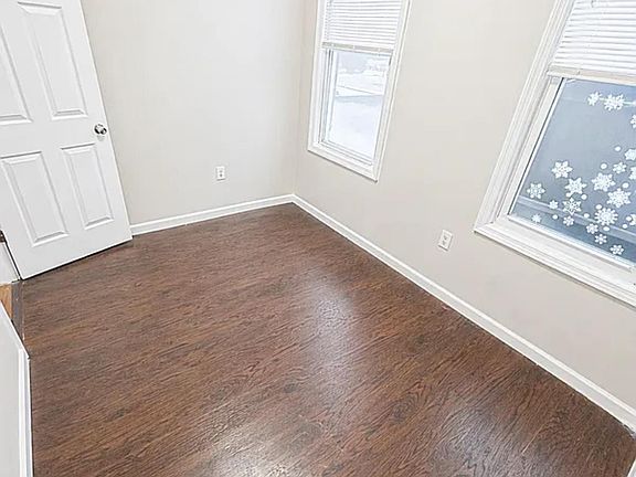 5th image of 296 N Clinton St #2