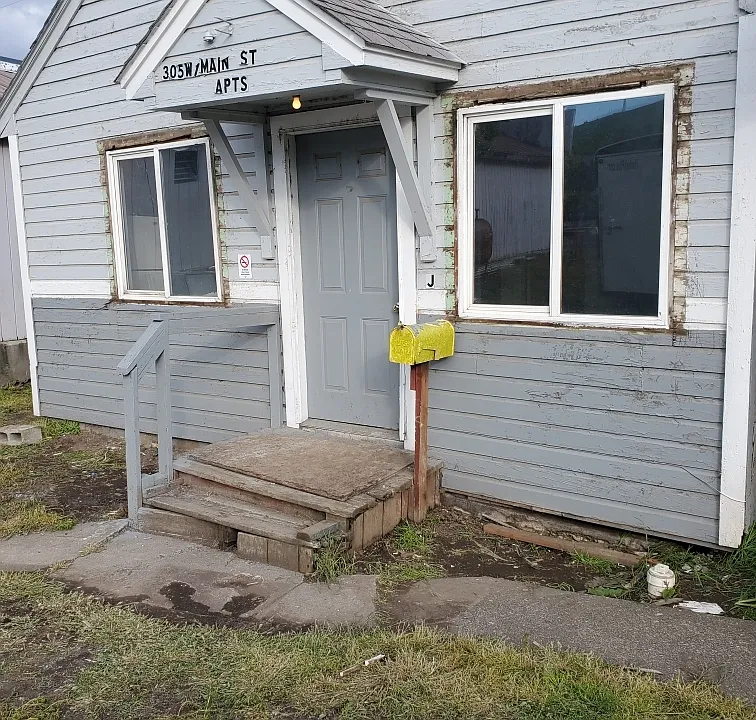 305 W Main St