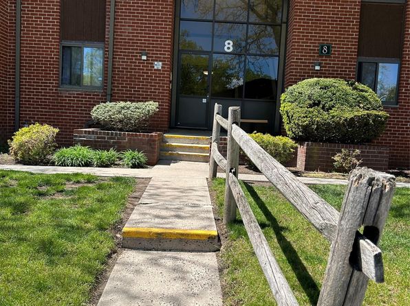 8 Charles Ln APT 2B