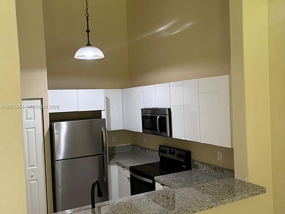 4th image of 1568 SE 26th St Unit 204