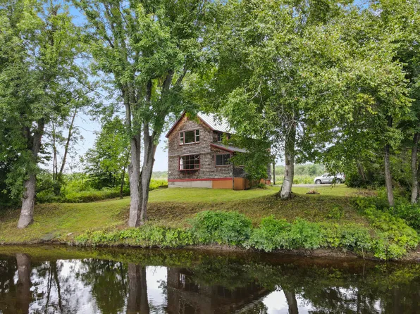 590 River Road, Madison, ME 04950