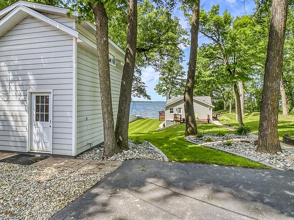 3rd image of 1324 E Shore Dr
