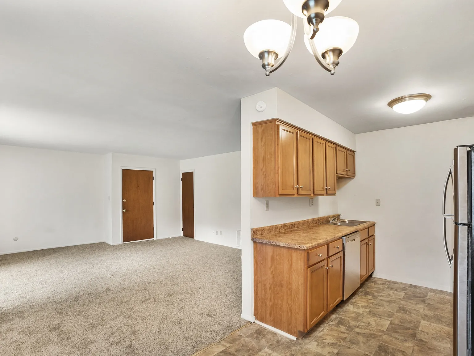 Somerset Apartments — Photo 3