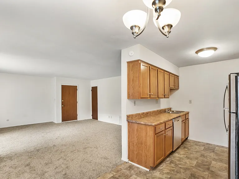 Somerset Apartments — Photo 3