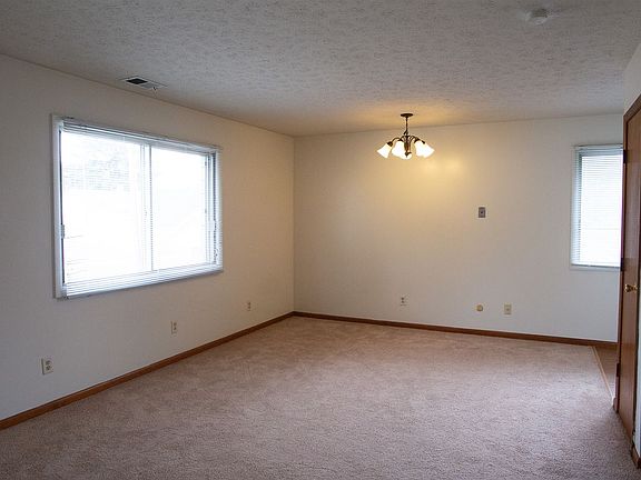 LH 1 bd Liv Rm