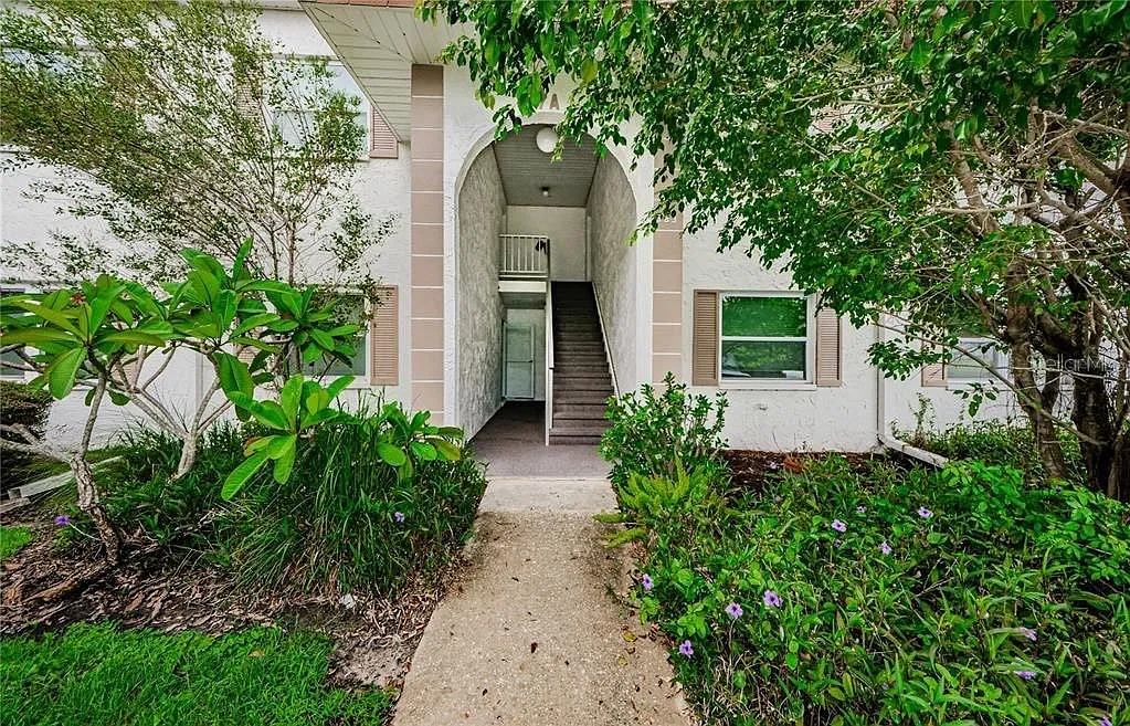 2 bed, 1.0 bath, 1087 sqft, $1,700 — Photo 1
