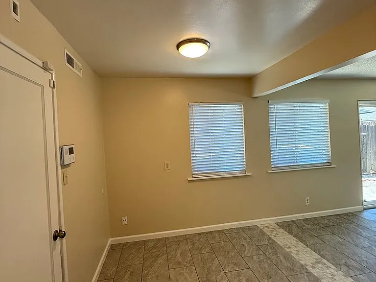 733 Utah St — Photo 4
