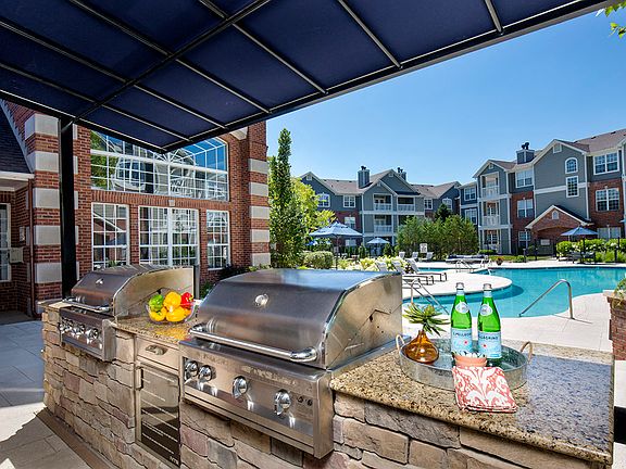 Poolside grill and chef's kitchen