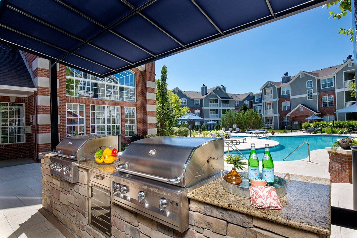 Poolside grill and chef''s kitchen