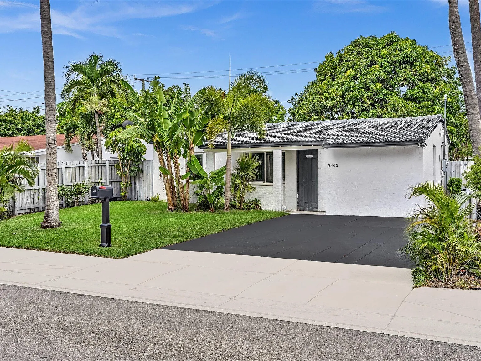 3 bed, 2.0 bath, 1016 sqft, $3,249 — Photo 1