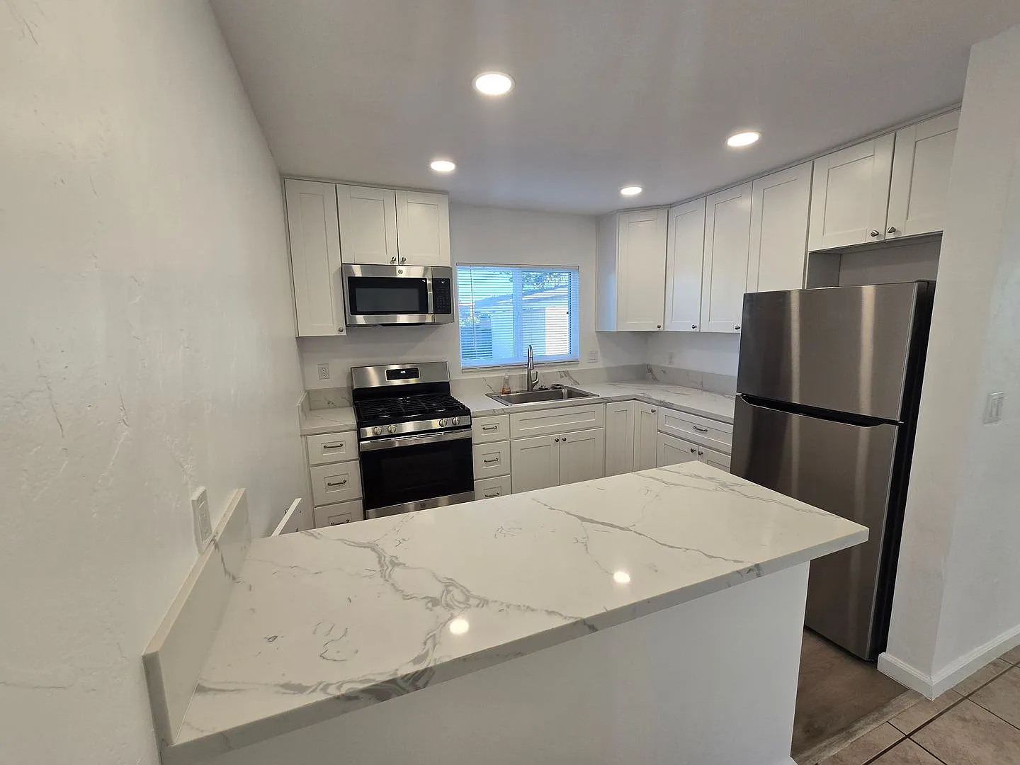 2545 Fairmount Ave — Photo 3