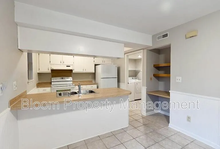 579 Travelers Blvd — Photo 8