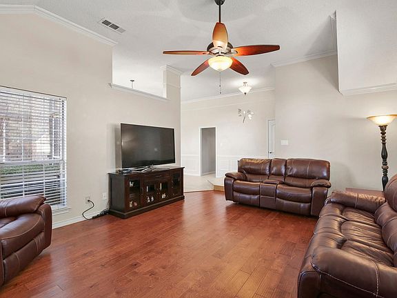 3rd image of 4317 Greenwood Ln