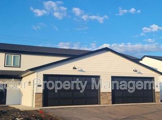 3124 Scotch Ln, Mankato, MN 56001
