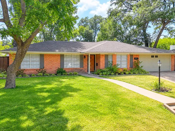2002 Mimosa Dr, Corsicana, TX 75110