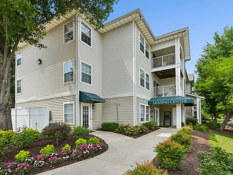 Highland Commons Apartments — Photo 5