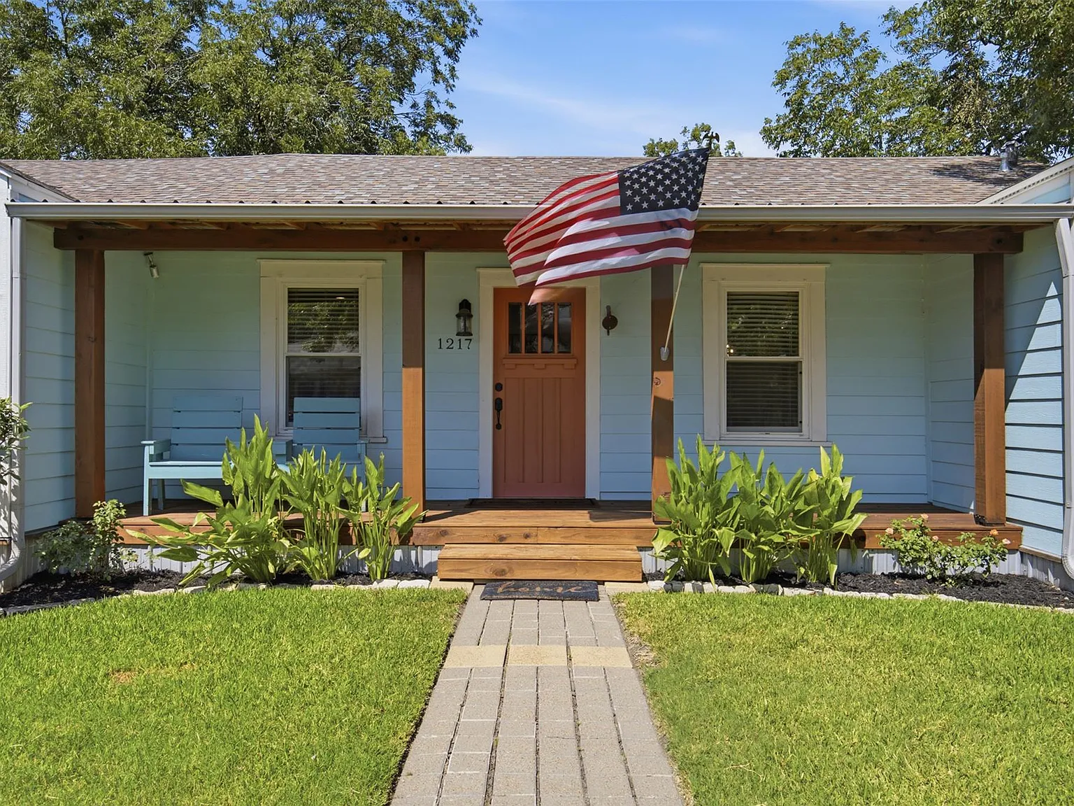4 bed, 3.0 bath, 2076 sqft, $2,850 — Photo 3