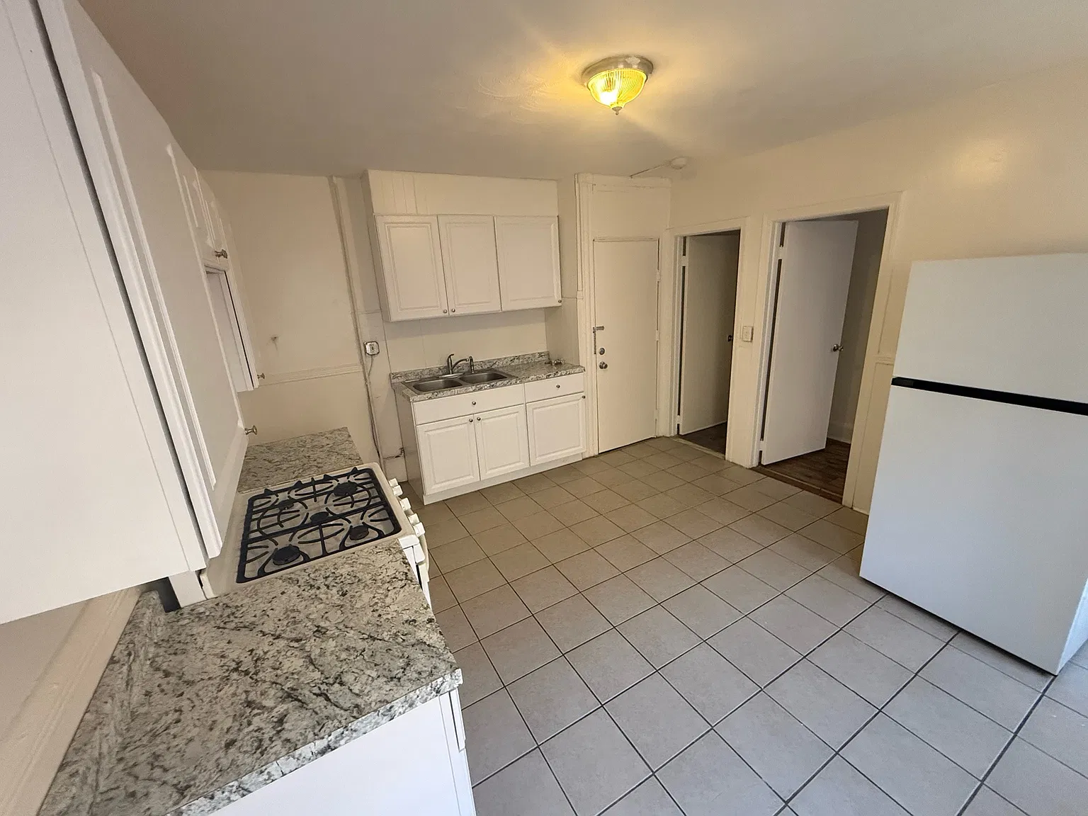 2 bed, 1000 sqft, $1,450 — Photo 2