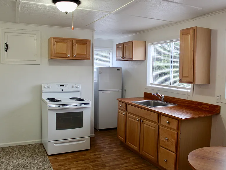 20 Graham Ave — Photo 8