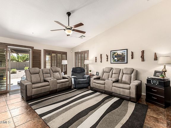 5th image of 1421 E LAUREL Drive