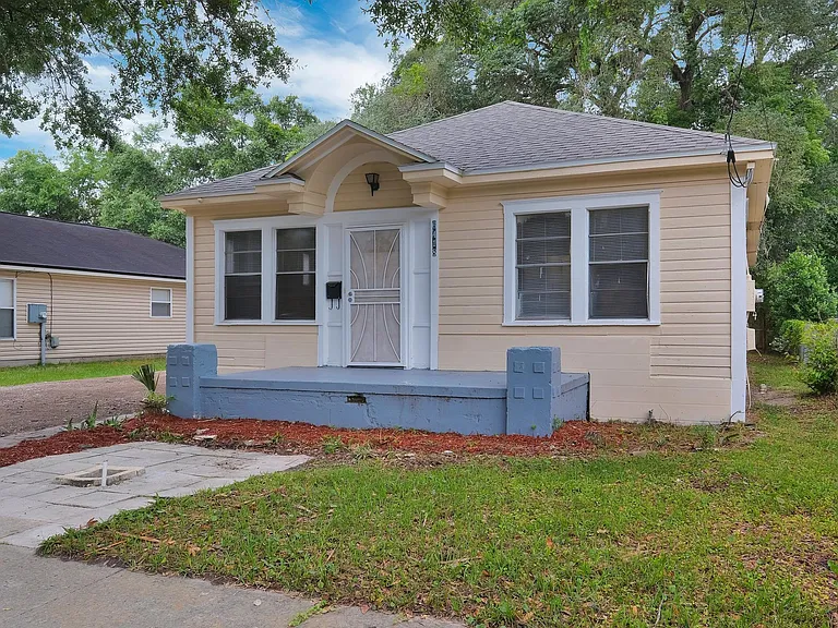 6418 Sapphire Dr — Photo 2