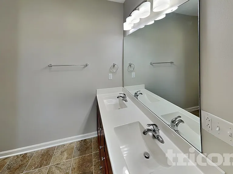 303 Gale Ct — Photo 7