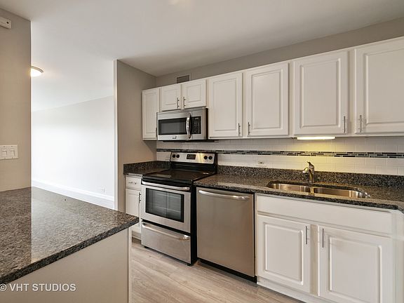4th image of 2020 N Lincoln Park West Ave #9H