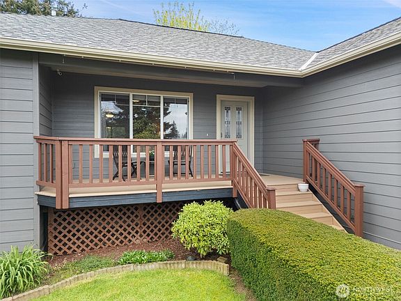 5th image of 19766 Garnet Court NE