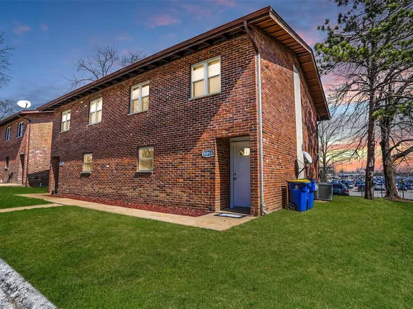 4263 W Executive Dr, Saint Ann, MO 63074