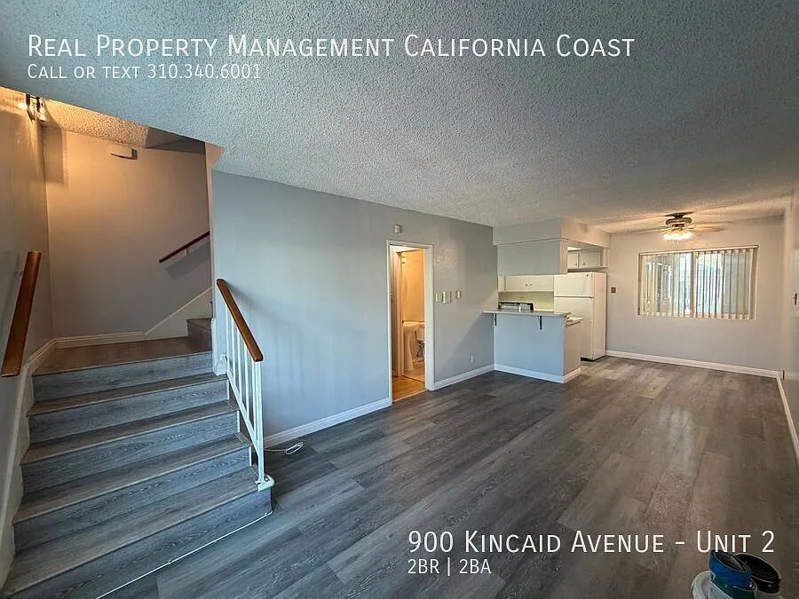 Gorgeous 2Bed 1,5Ba Townhouse w/in-unit Laundry+2 Car Garage — Photo 2
