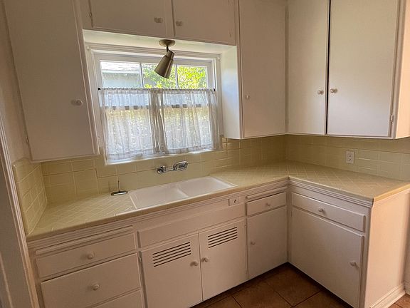 4th image of 3703 Olive Ave