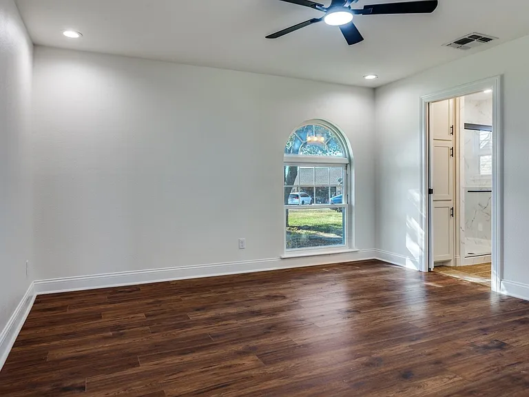 1024 W Apache Trl — Photo 19