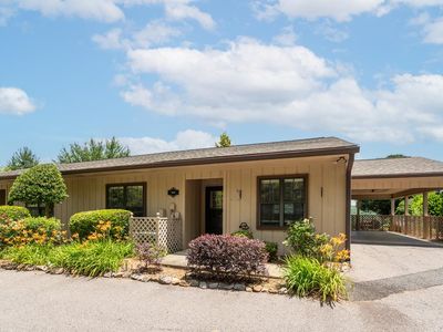 230B Ridgecrest Villas Dr, Franklin, NC, 28734