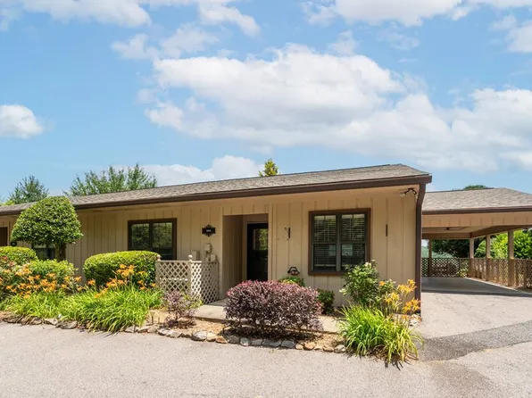 230B Ridgecrest Villas Dr, Franklin, NC 28734