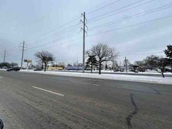 Exterior Neighborhood (street photo)